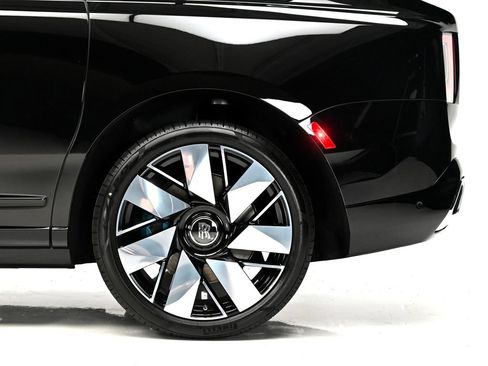 New 2026 Rolls-Royce Cullinan AWD/4WD image 6