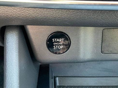 Used 2025 Nissan Rogue SV image 34