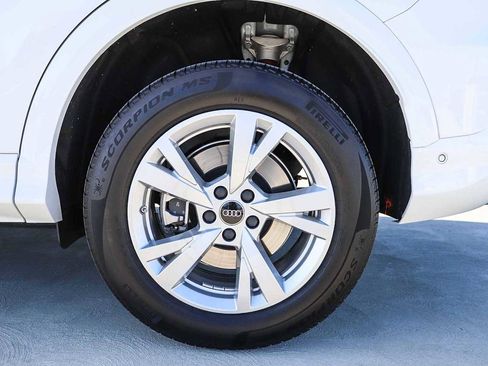 Used 2025 Audi Q5 Premium w/ Convenience Package image 13