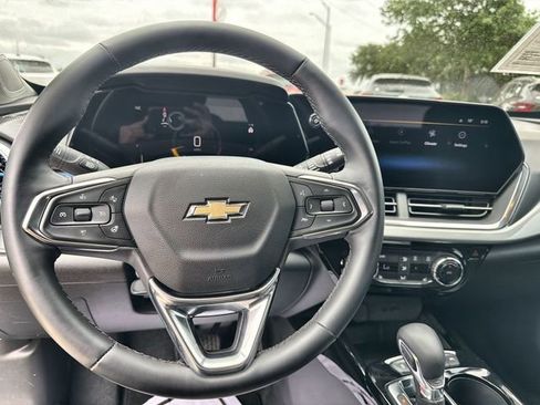 Certified 2025 Chevrolet Trax LT w/ Driver Confidence Package FWD image 11