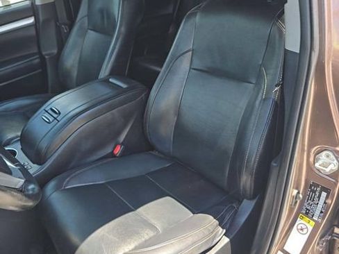 Used 2019 Toyota Highlander XLE AWD/4WD image 10