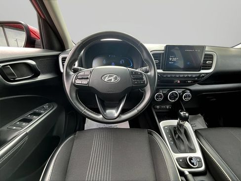 Certified 2023 Hyundai Venue Limited w/ Cargo Package FWD image 8