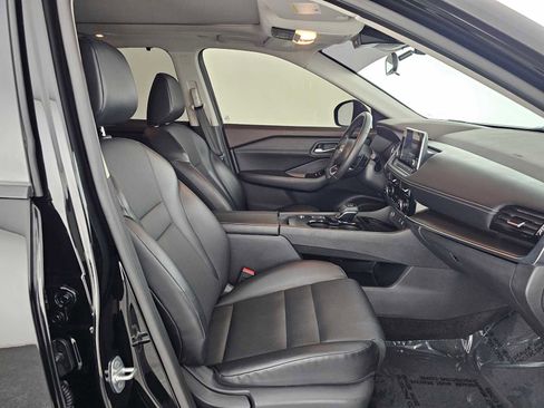 Used 2022 Nissan Rogue SV w/ SV Premium Package image 10