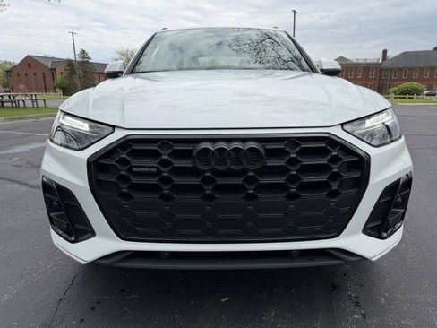 Certified 2025 Audi Q5 2.0T Premium w/ Convenience Plus Package AWD/4WD image 2