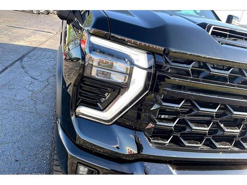 Used 2025 Chevrolet Silverado 2500 ZR2 w/ Technology Package AWD/4WD image 29