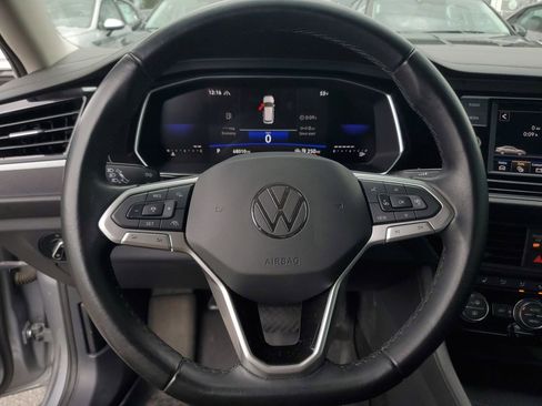 Used 2023 Volkswagen Jetta SE FWD image 16