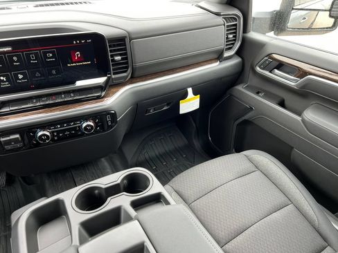 New 2026 GMC Sierra 2500 SLE w/ SLE Value Package; AWD/4WD image 37