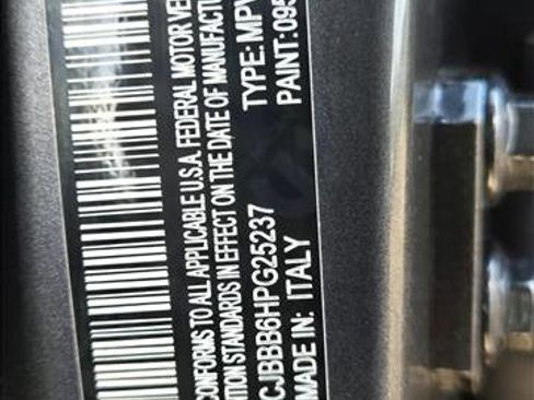 Used 2017 Jeep Renegade Latitude image 24