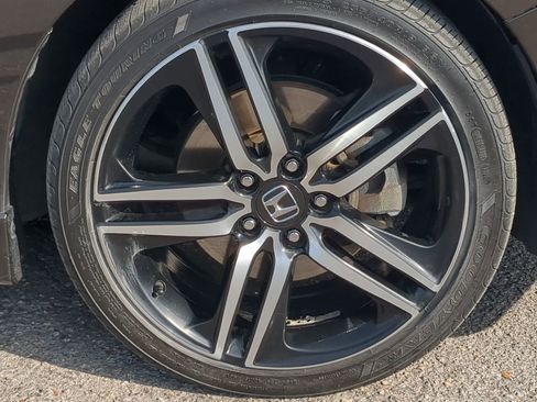 Used 2016 Honda Accord Touring image 11