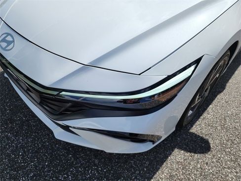 New 2025 Hyundai Elantra Limited image 6