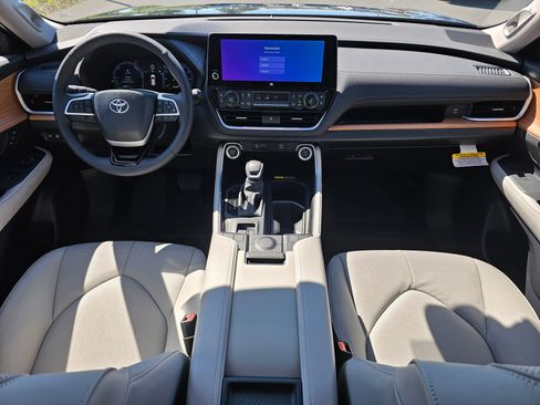 New 2026 Toyota Grand Highlander AWD Hybrid image 9