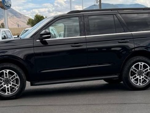 Certified 2025 Ford Expedition Active AWD/4WD image 2
