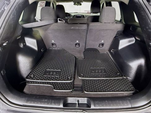 Used 2020 Jeep Cherokee Latitude w/ Cold Weather Group image 27