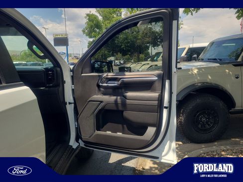 Used 2023 Chevrolet Silverado 1500 LT AWD/4WD image 16