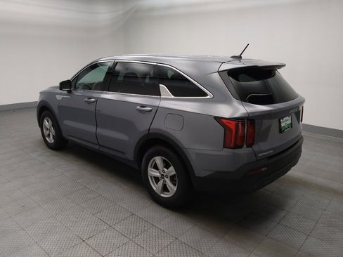 Used 2023 Kia Sorento LX FWD image 3