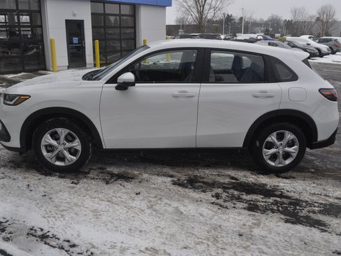 Certified 2025 Honda HR-V LX image 4