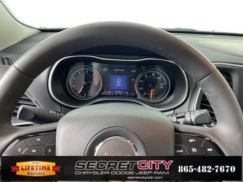 Used 2023 Jeep Cherokee Altitude Lux image 18