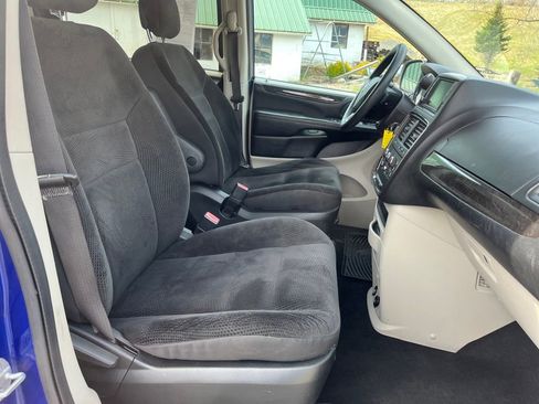 Used 2019 Dodge Grand Caravan SE image 26