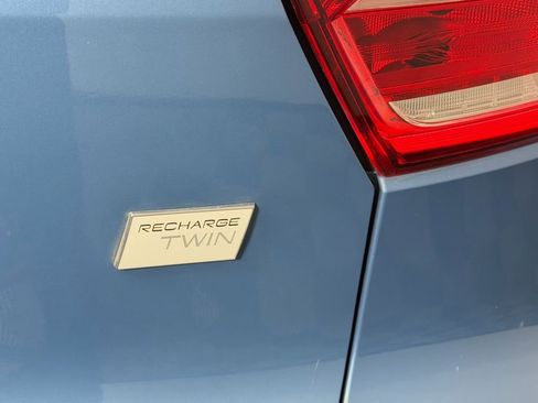 Used 2023 Volvo XC40 Recharge Plus image 12