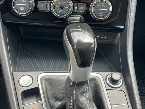 Used 2023 Volkswagen Jetta SE FWD image 16