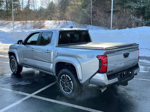 Used 2025 Toyota Tacoma TRD Sport w/ TRD Sport Upgrade Package image 3