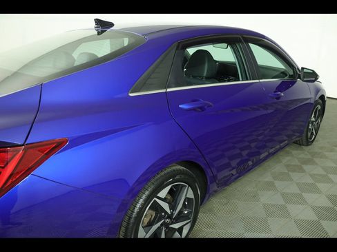 Used 2023 Hyundai Elantra Limited FWD image 17