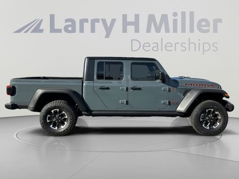 Used 2025 Jeep Gladiator Mojave w/ Convenience Group AWD/4WD image 6