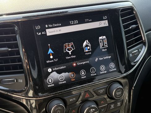 Used 2021 Jeep Grand Cherokee Limited X image 20