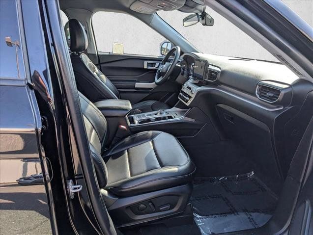 Used 2023 Ford Explorer XLT w/ Equipment Group 202A RWD image 18