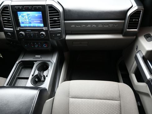 Used 2017 Ford F350 XLT w/ XLT Premium Package image 37