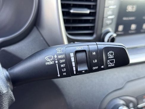 Used 2020 Kia Sorento AWD V6 image 24