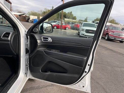 Used 2021 Jeep Grand Cherokee Laredo X image 18