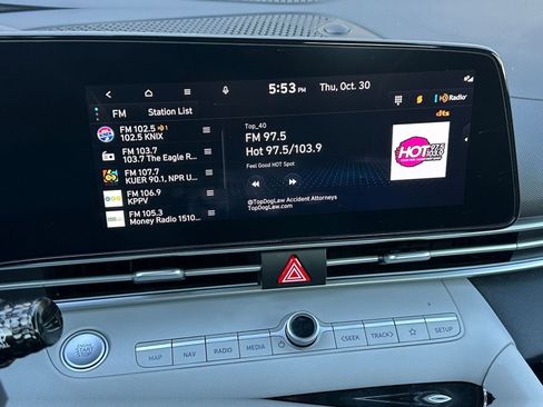 Used 2025 Hyundai Elantra Limited image 21