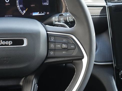 Used 2023 Jeep Grand Cherokee Laredo AWD/4WD image 16