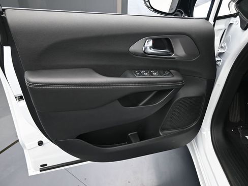 New 2026 Chrysler Voyager LX image 15