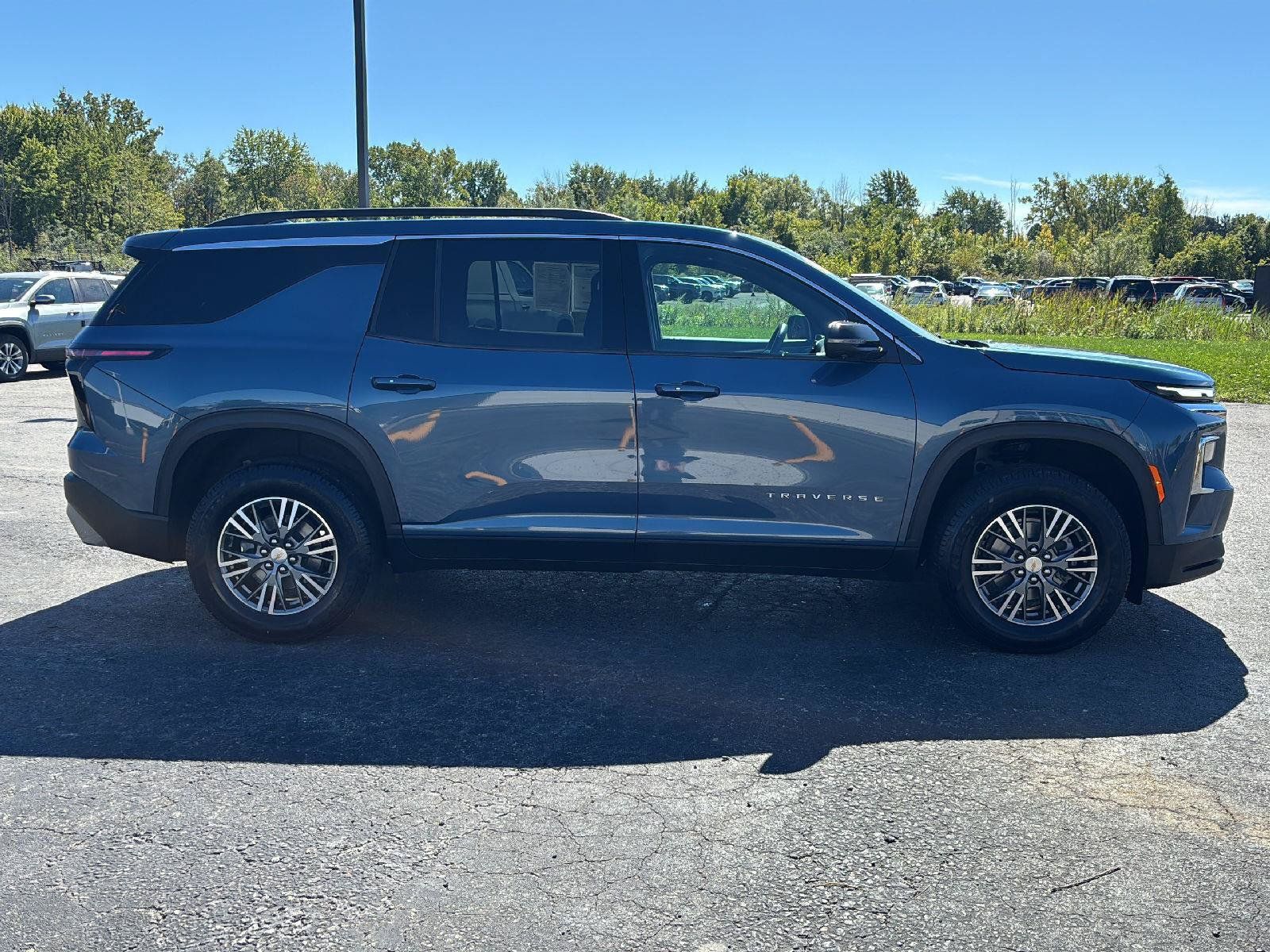 Used 2024 Chevrolet Traverse LT w/ Trailering Package AWD/4WD image 9