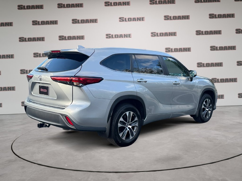 Used 2023 Toyota Highlander XLE AWD/4WD image 5