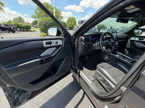 Used 2023 Ford Explorer Platinum w/ Technology Package AWD/4WD image 25