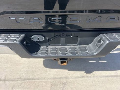 Used 2019 Toyota Tacoma TRD Off-Road image 8