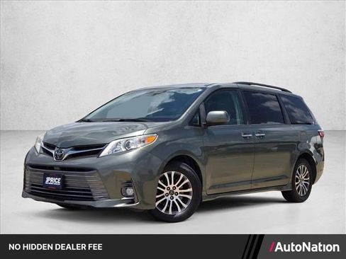 Used 2019 Toyota Sienna XLE w/ XLE Navigation Package FWD image 1