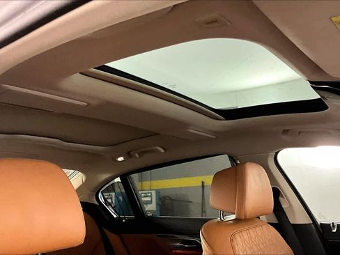 Used 2020 BMW 740i w/ Premium Package image 13