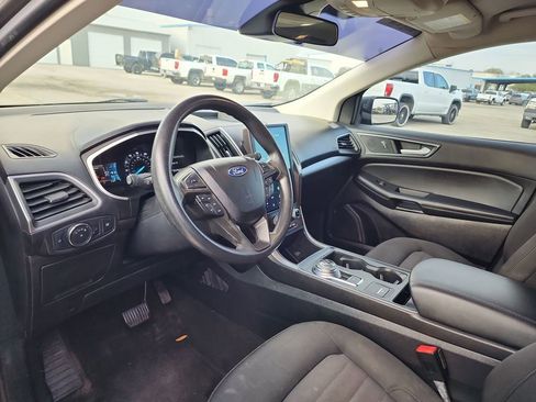Used 2021 Ford Edge SE image 9