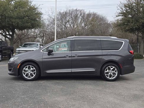 Used 2019 Chrysler Pacifica Touring-L Plus w/ Advanced Safetytec Group image 5