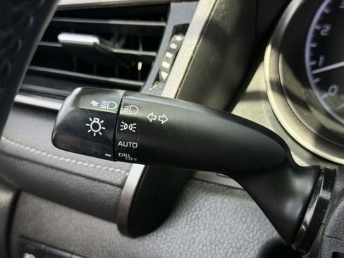 Used 2022 Toyota Camry SE FWD image 21