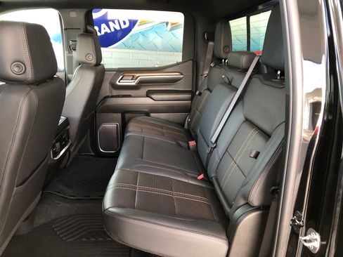 Used 2025 Chevrolet Silverado 1500 High Country w/ Midnight Edition AWD/4WD image 8