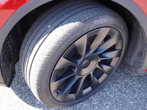 Used 2023 Tesla Model Y Long Range AWD/4WD image 13