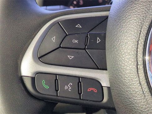 Used 2020 Jeep Renegade Latitude w/ Popular Equipment Group image 21