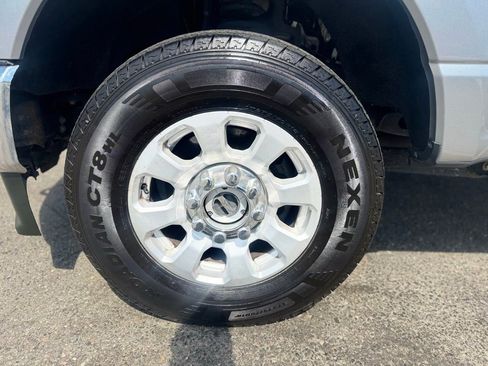 Used 2023 Ford F250 XLT AWD/4WD image 3