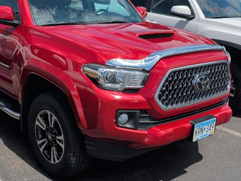 Certified 2019 Toyota Tacoma TRD Sport w/ TRD Premium Sport Package AWD/4WD image 6