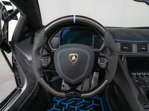 Used 2020 Lamborghini Aventador SVJ AWD/4WD image 17